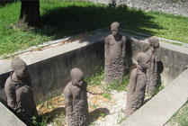 Clara Sornas Zanzibar, Slaven monument,